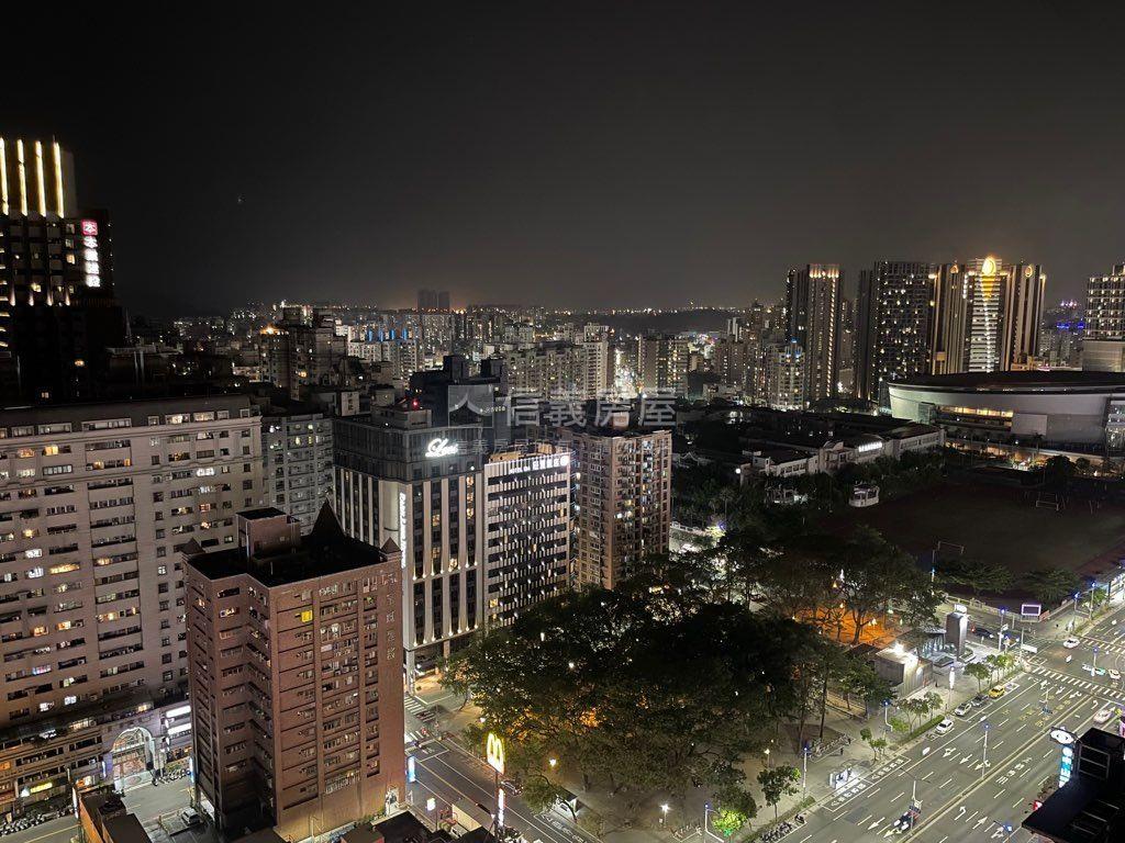 巨蛋香榭。高樓景觀兩房房屋室內格局與周邊環境