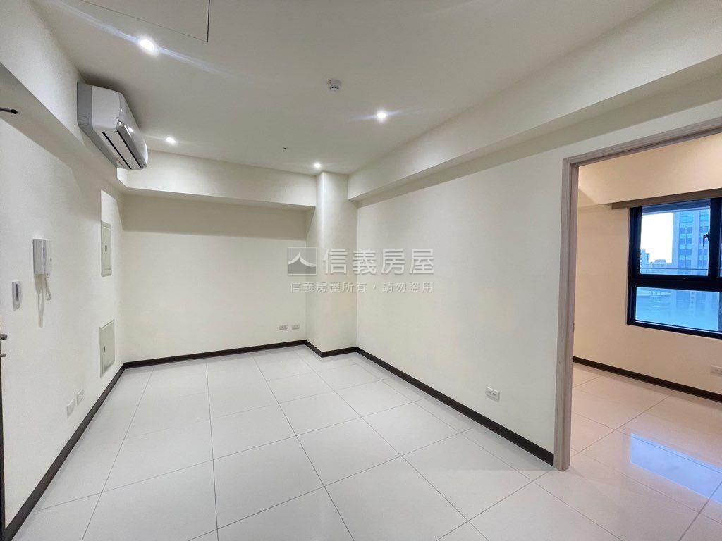 巨蛋香榭。高樓景觀兩房房屋室內格局與周邊環境