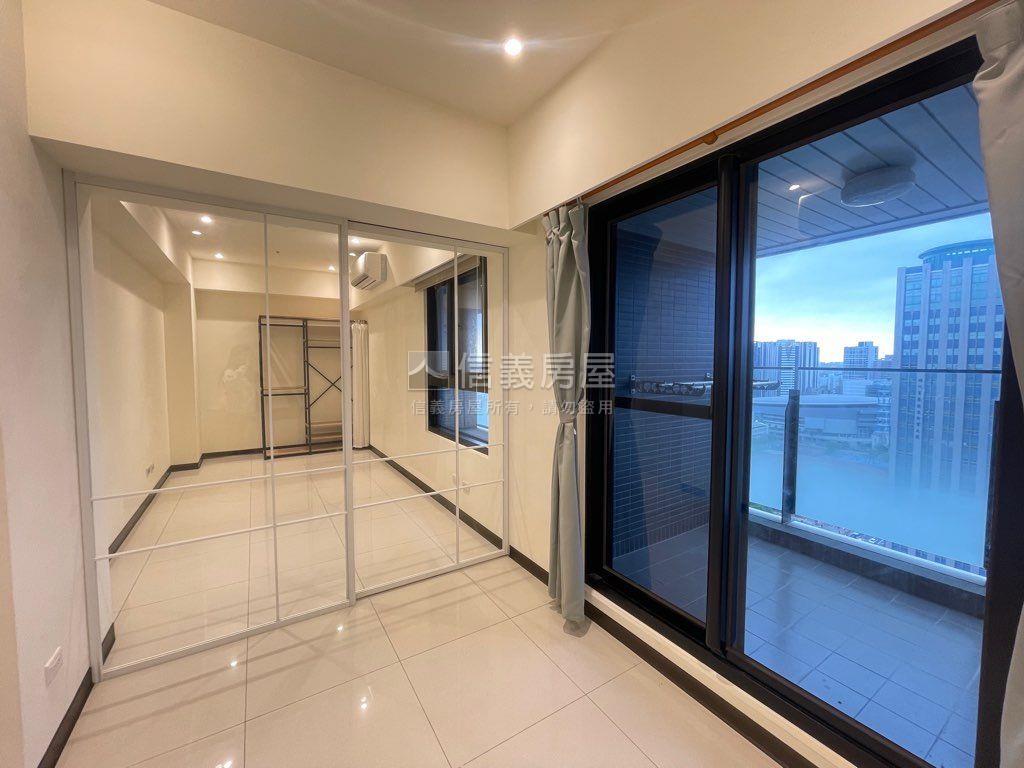 巨蛋香榭。高樓景觀兩房房屋室內格局與周邊環境