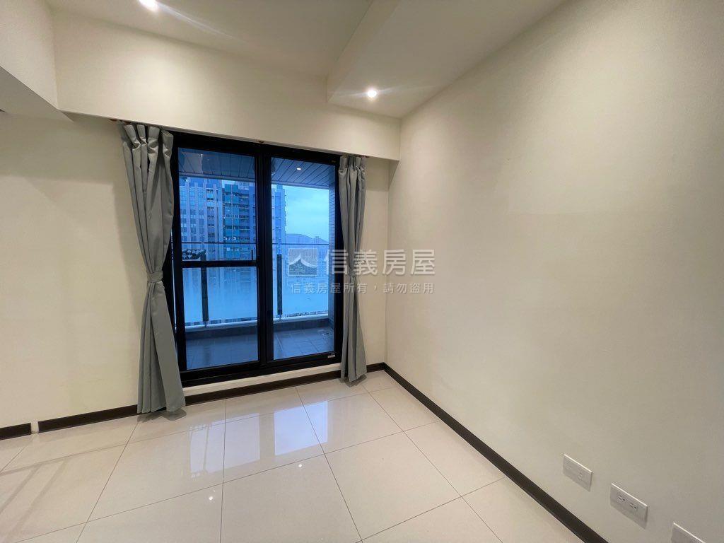 巨蛋香榭。高樓景觀兩房房屋室內格局與周邊環境