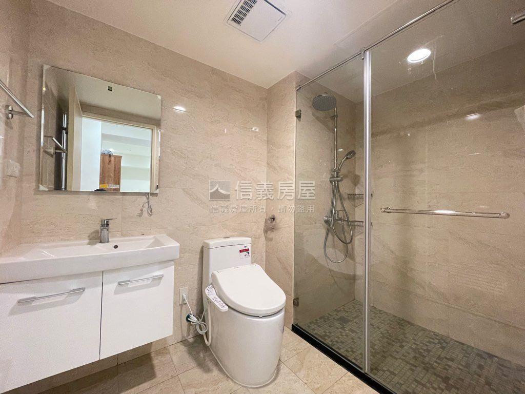 巨蛋香榭。高樓景觀兩房房屋室內格局與周邊環境