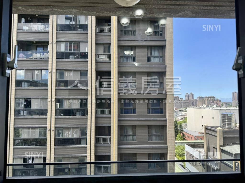 幸福公園２低屋齡兩房車位房屋室內格局與周邊環境