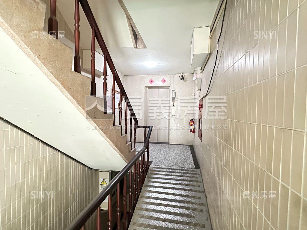 中山國中捷運電梯華廈房屋室內格局與周邊環境
