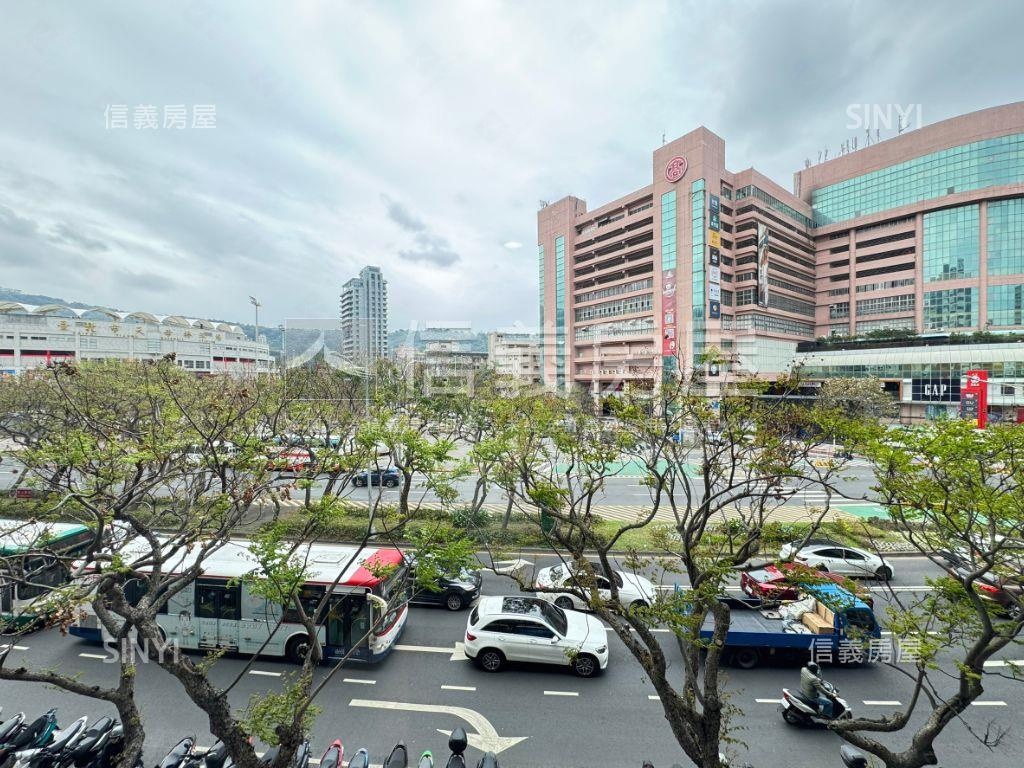 忠誠路第一排欒樹美四房房屋室內格局與周邊環境