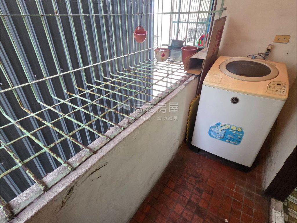 三多商圈機能三樓美寓房屋室內格局與周邊環境