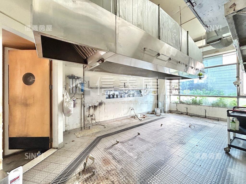 近東興國小面寬約１８米店房屋室內格局與周邊環境