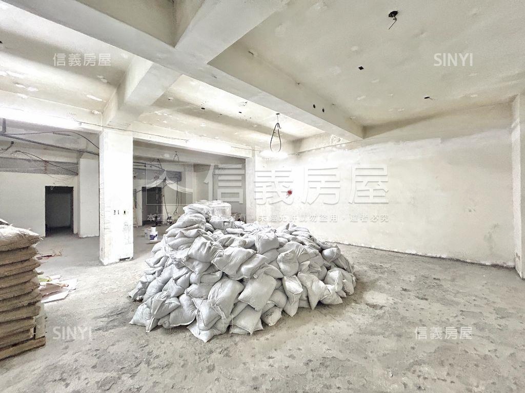 近東興國小面寬約１８米店房屋室內格局與周邊環境