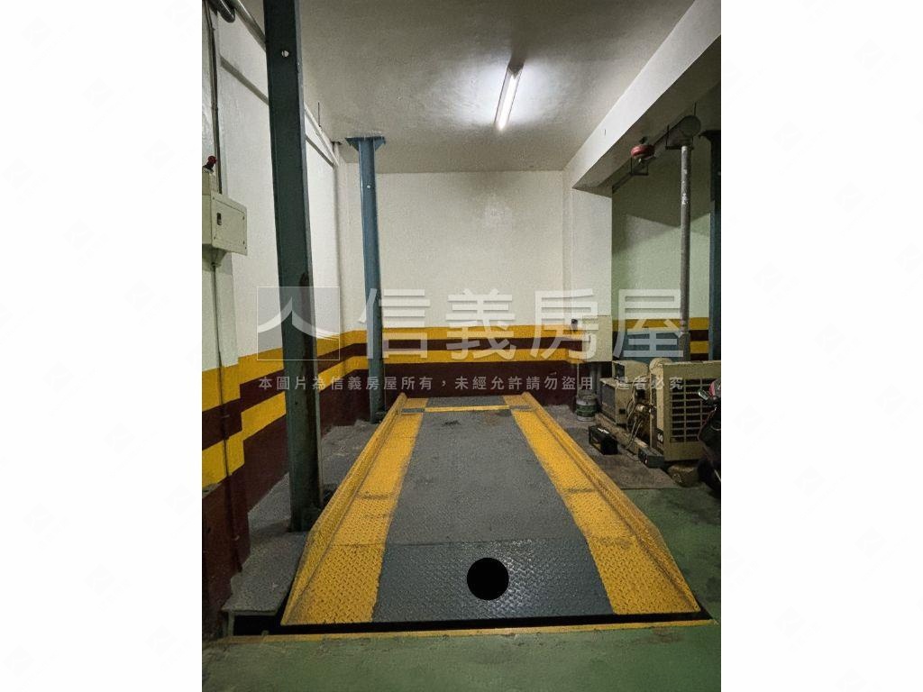 近東興國小面寬約１８米店房屋室內格局與周邊環境