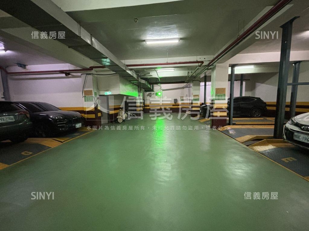 近東興國小面寬約１８米店房屋室內格局與周邊環境