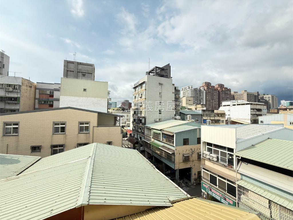 急售近中國醫尚德街美套房房屋室內格局與周邊環境