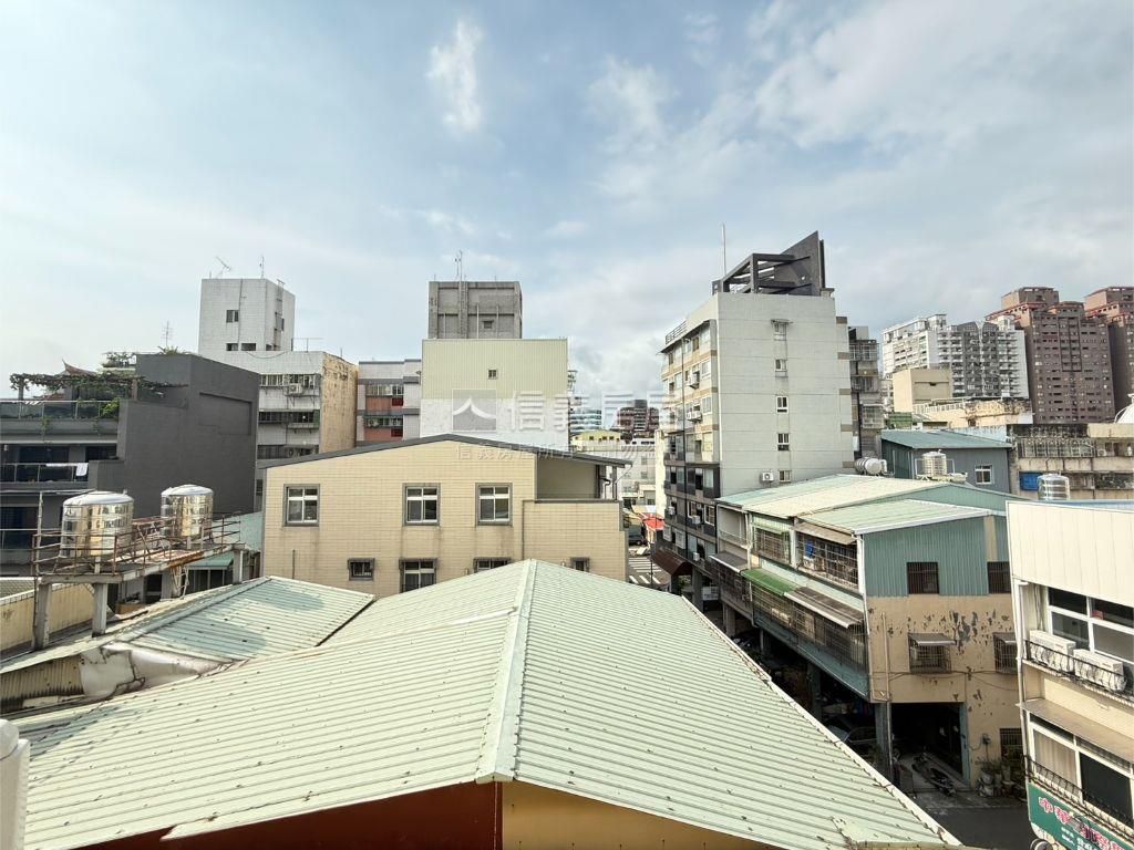 急售近中國醫尚德街美套房房屋室內格局與周邊環境