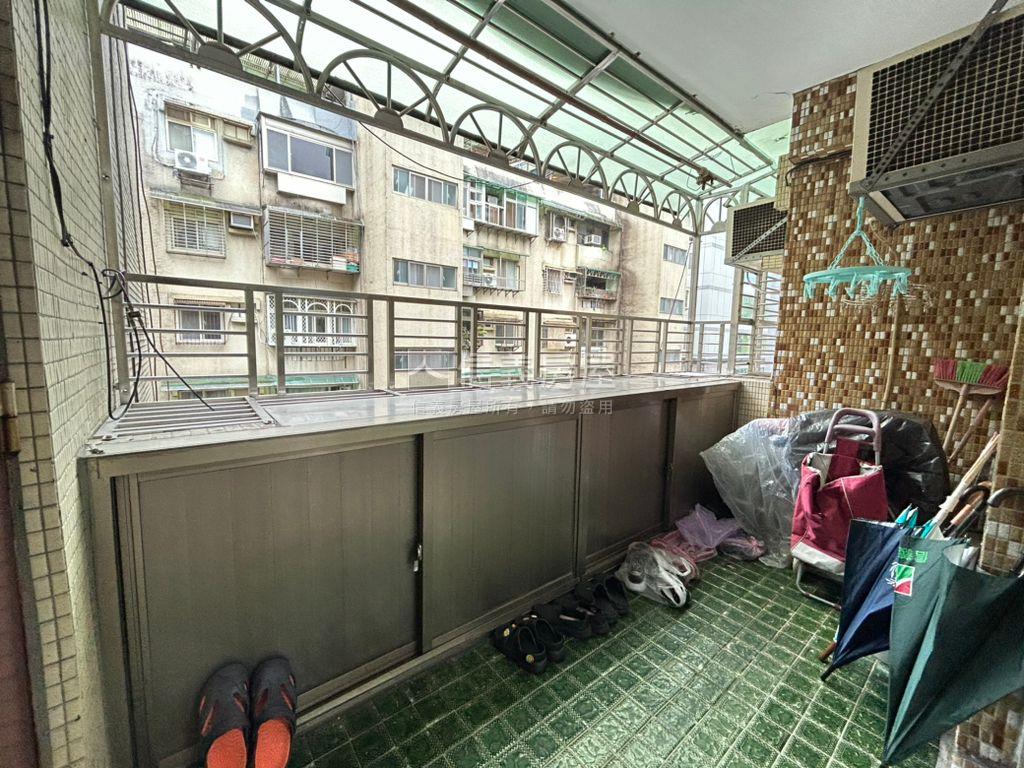 三民捷運雙拼電梯三房房屋室內格局與周邊環境