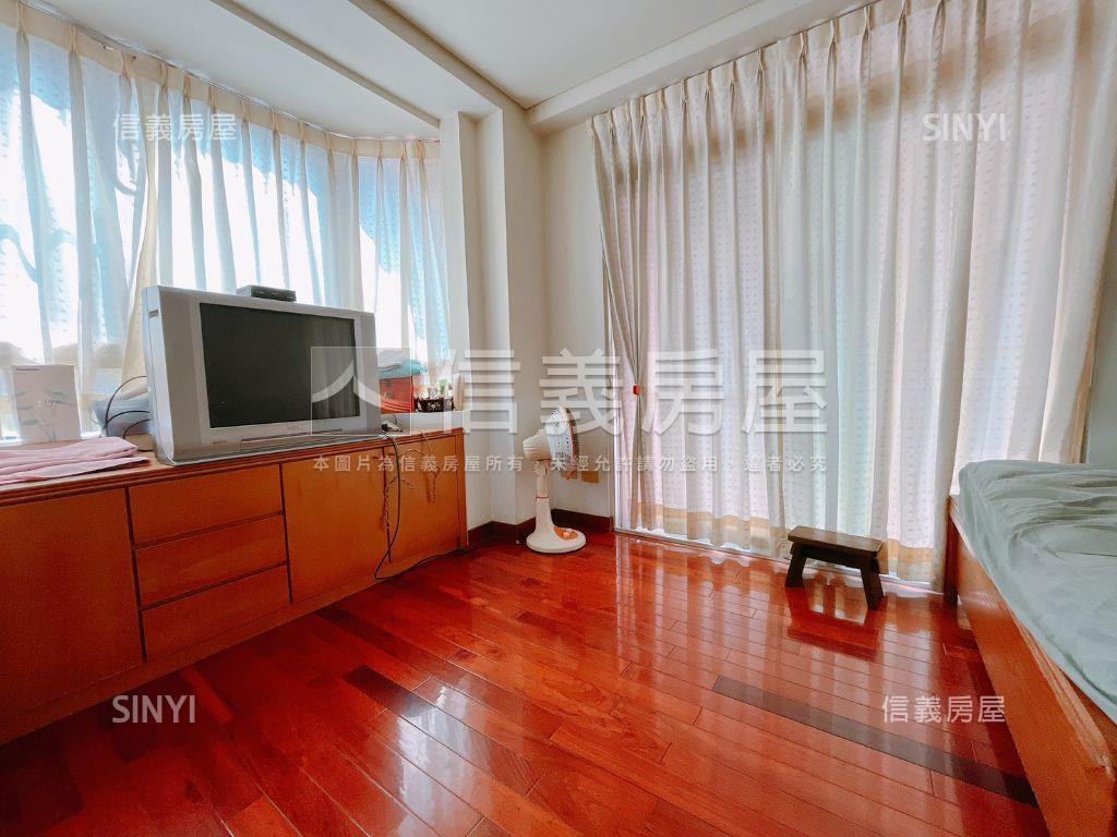 近中央公園～中清美墅房屋室內格局與周邊環境