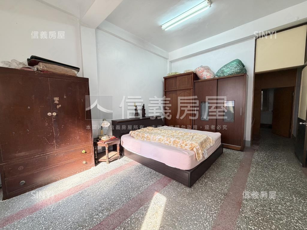 鳳山火車站旁騎樓透天房屋室內格局與周邊環境