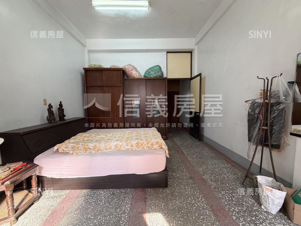 鳳山火車站旁騎樓透天房屋室內格局與周邊環境