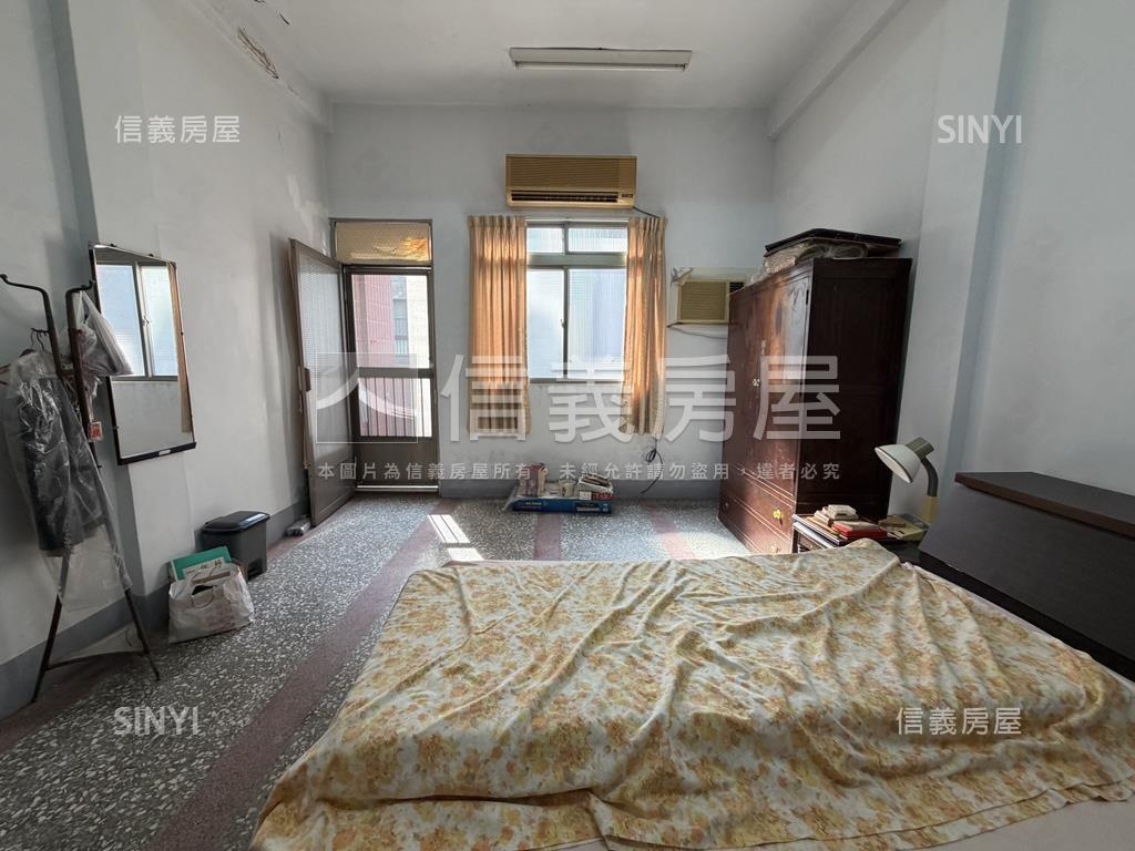 鳳山火車站旁騎樓透天房屋室內格局與周邊環境