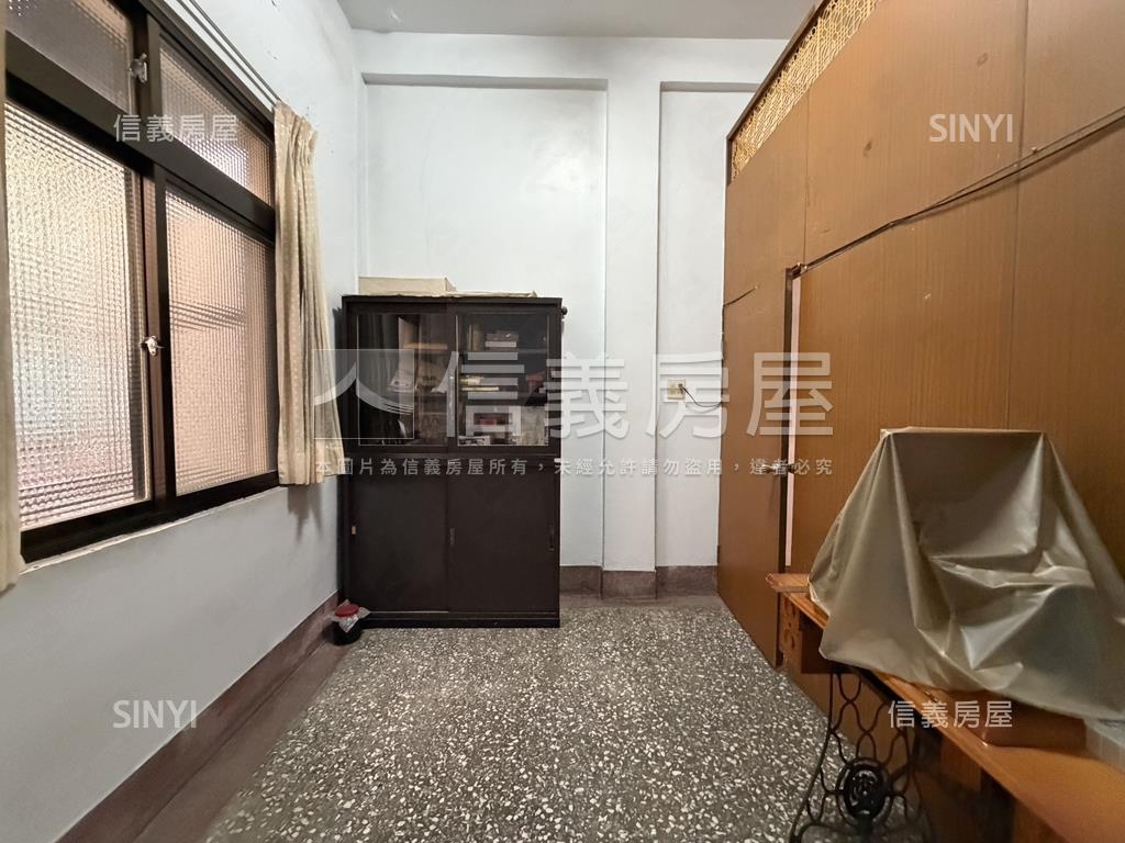 鳳山火車站旁騎樓透天房屋室內格局與周邊環境