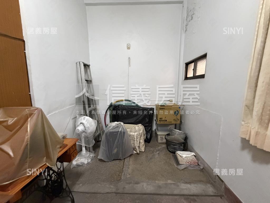 鳳山火車站旁騎樓透天房屋室內格局與周邊環境