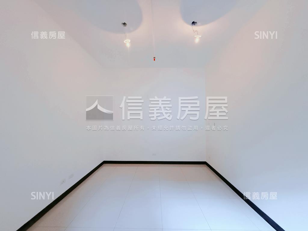 先看這間皇普高樓２房平車房屋室內格局與周邊環境