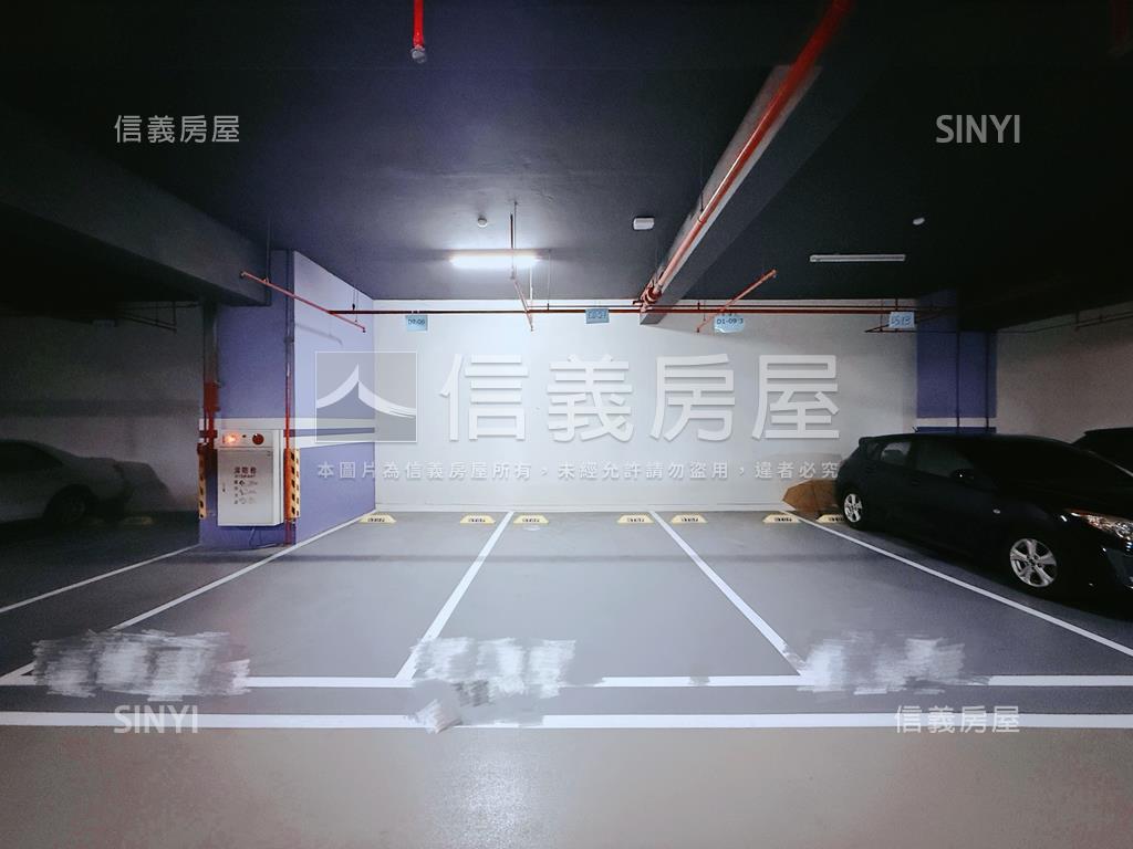 先看這間皇普高樓２房平車房屋室內格局與周邊環境
