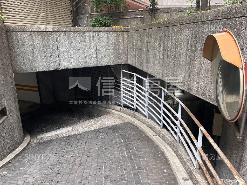 松漢大同坡道機械車位房屋室內格局與周邊環境