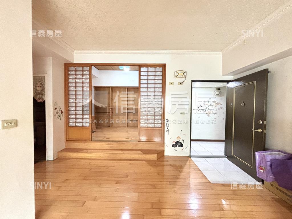 摩天朝南溫馨三房房屋室內格局與周邊環境