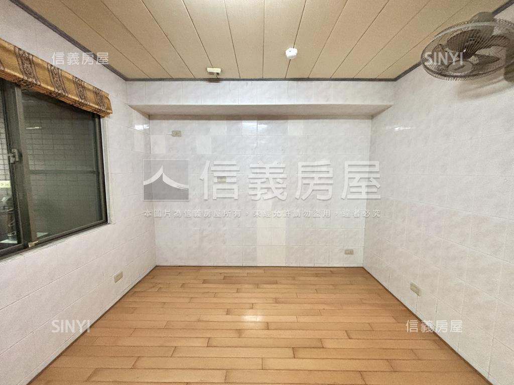 摩天朝南溫馨三房房屋室內格局與周邊環境