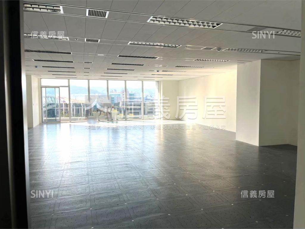 中悦寰宇一號高樓頂辦房屋室內格局與周邊環境