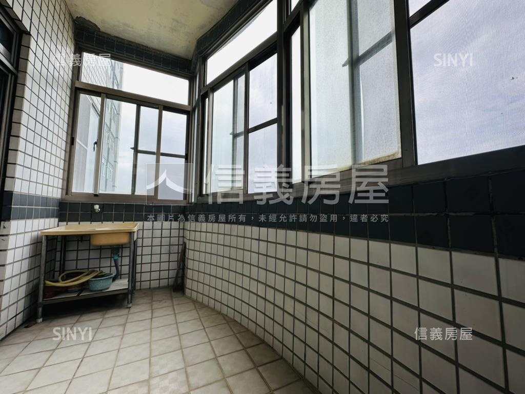 崇學路面公園大坪豪邸房屋室內格局與周邊環境