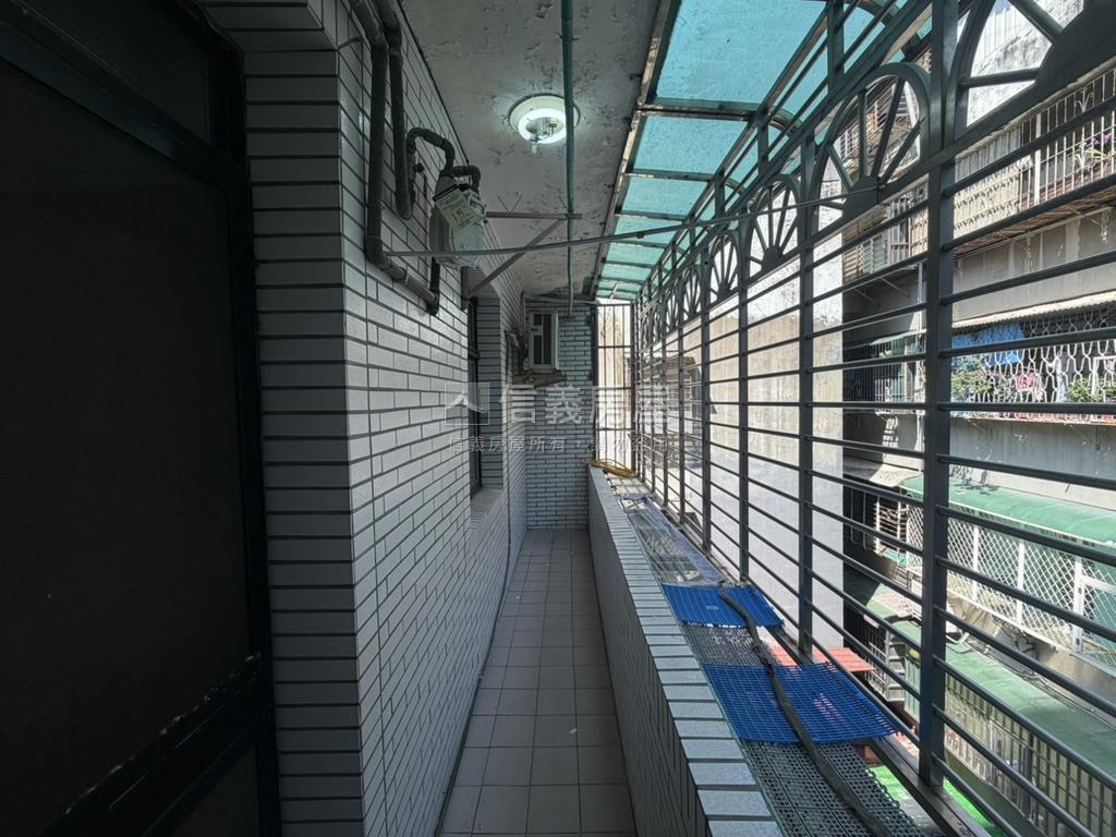 近車站邊間景觀採光三房房屋室內格局與周邊環境