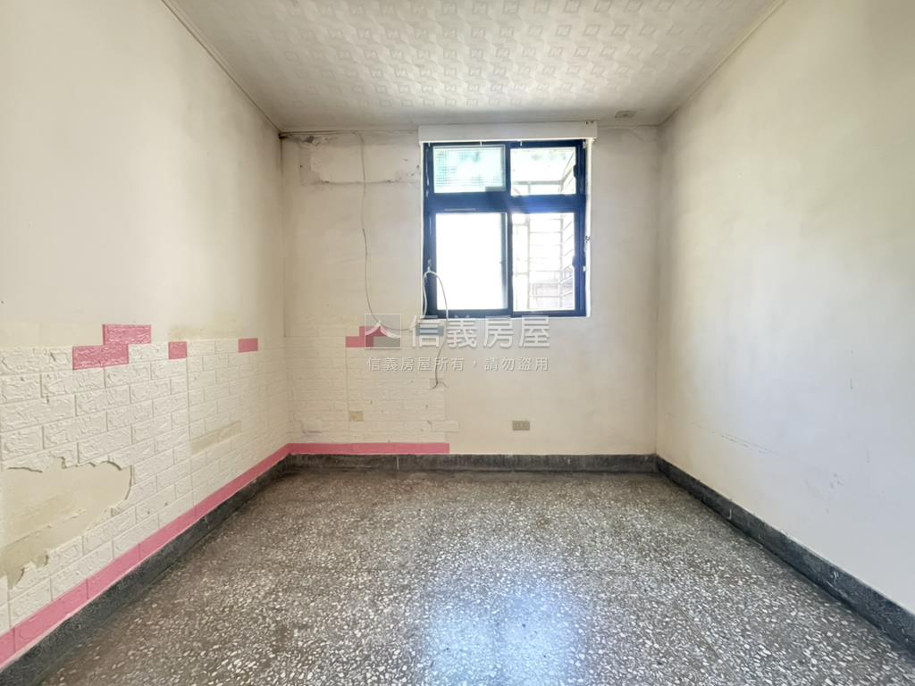 近車站邊間景觀採光三房房屋室內格局與周邊環境