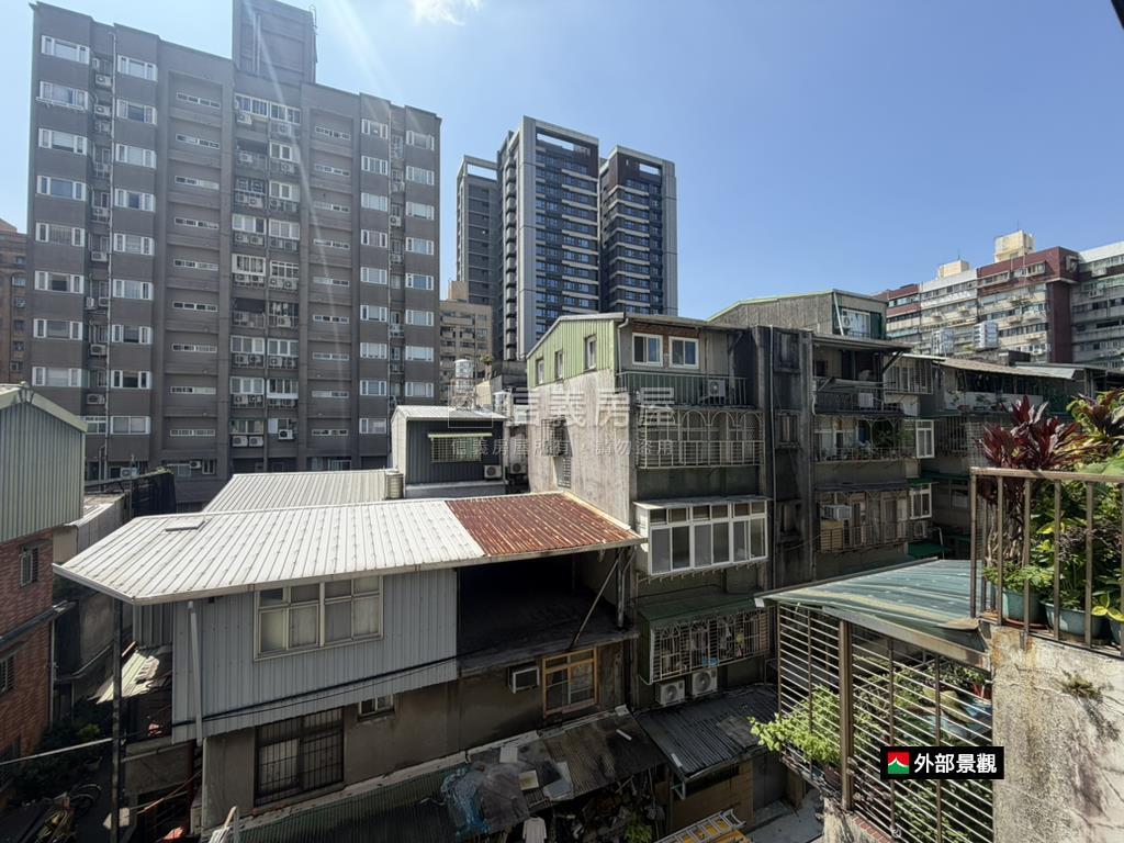 近車站邊間景觀採光三房房屋室內格局與周邊環境