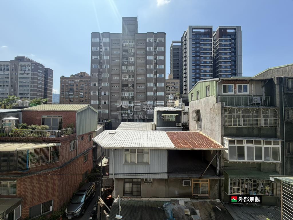 近車站邊間景觀採光三房房屋室內格局與周邊環境