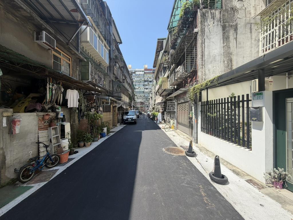 近車站邊間景觀採光三房房屋室內格局與周邊環境