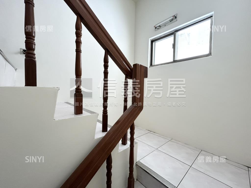 近園區高翠庭院五房美透天房屋室內格局與周邊環境