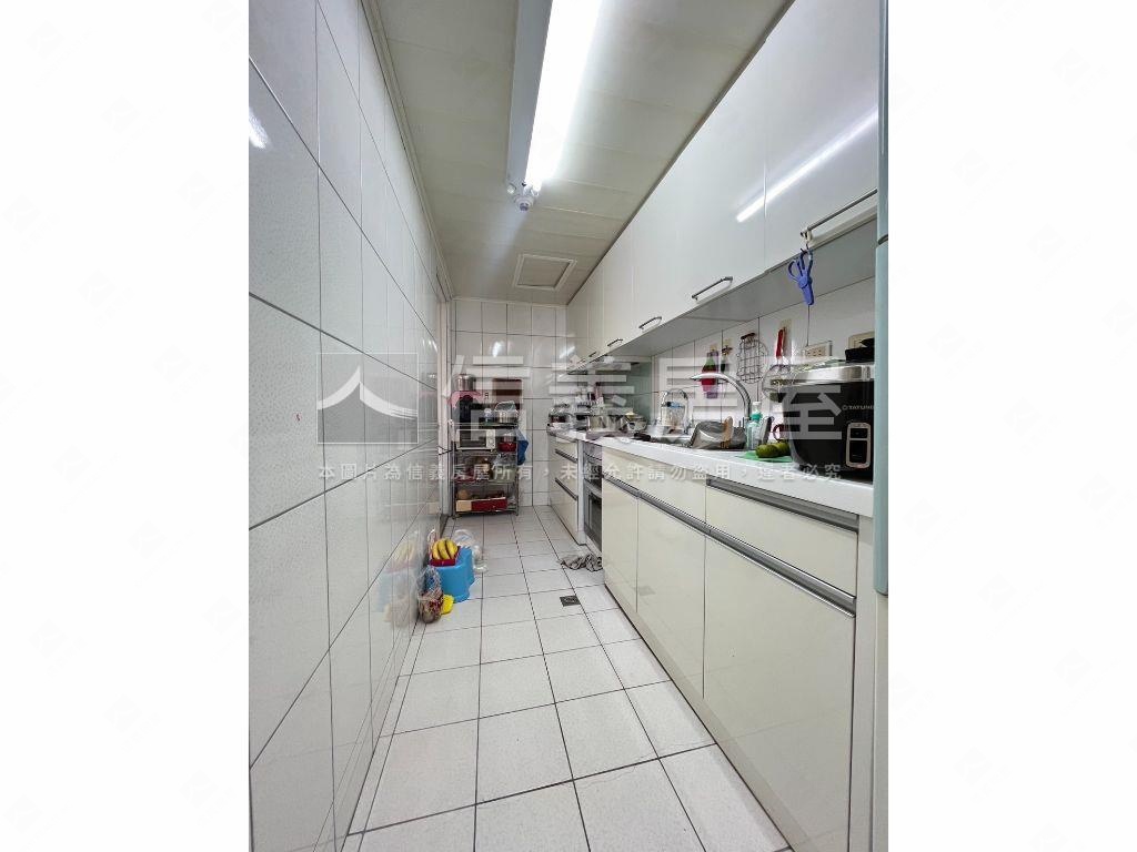 單坪免２０萬三房附平車位房屋室內格局與周邊環境