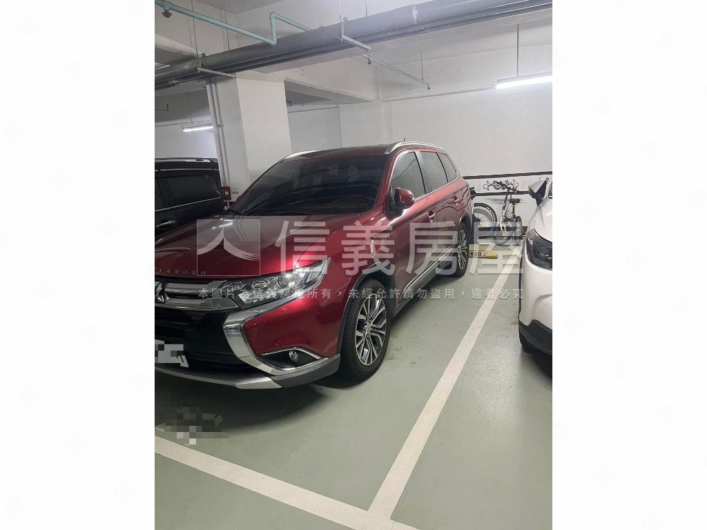 稀有涵美賞兩房車位房屋室內格局與周邊環境