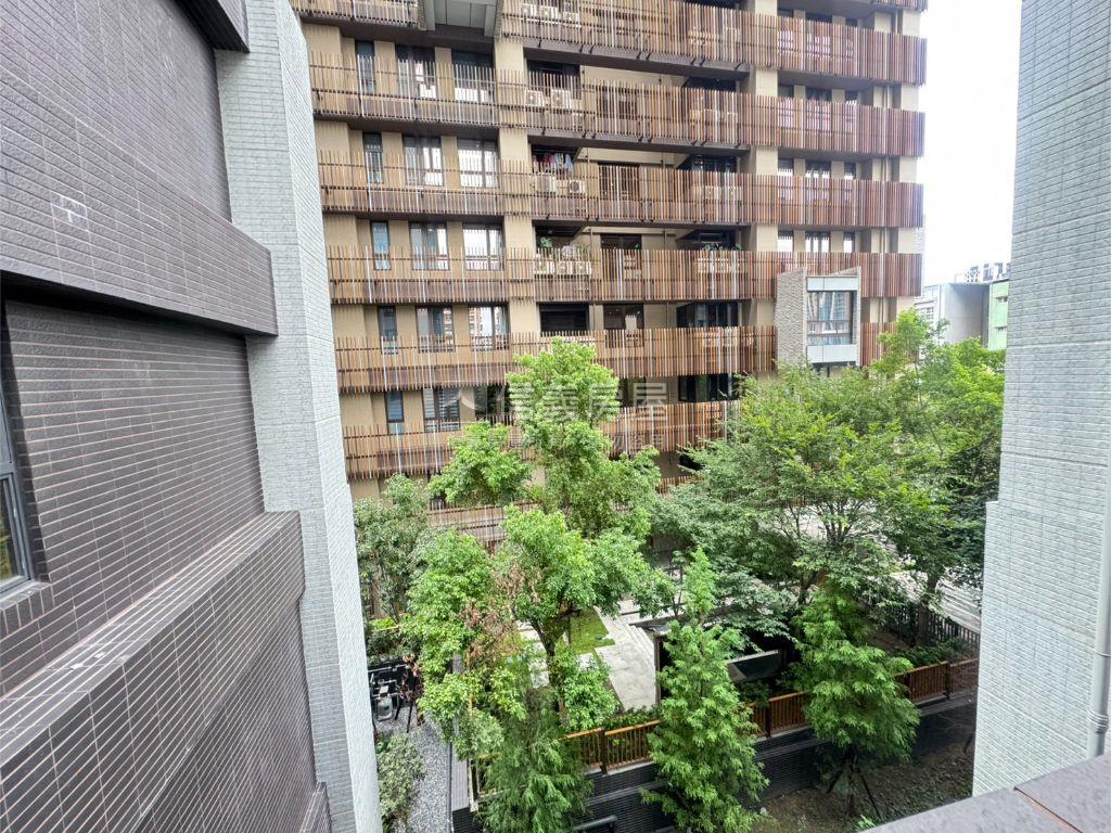 副都心住家三房車位房屋室內格局與周邊環境