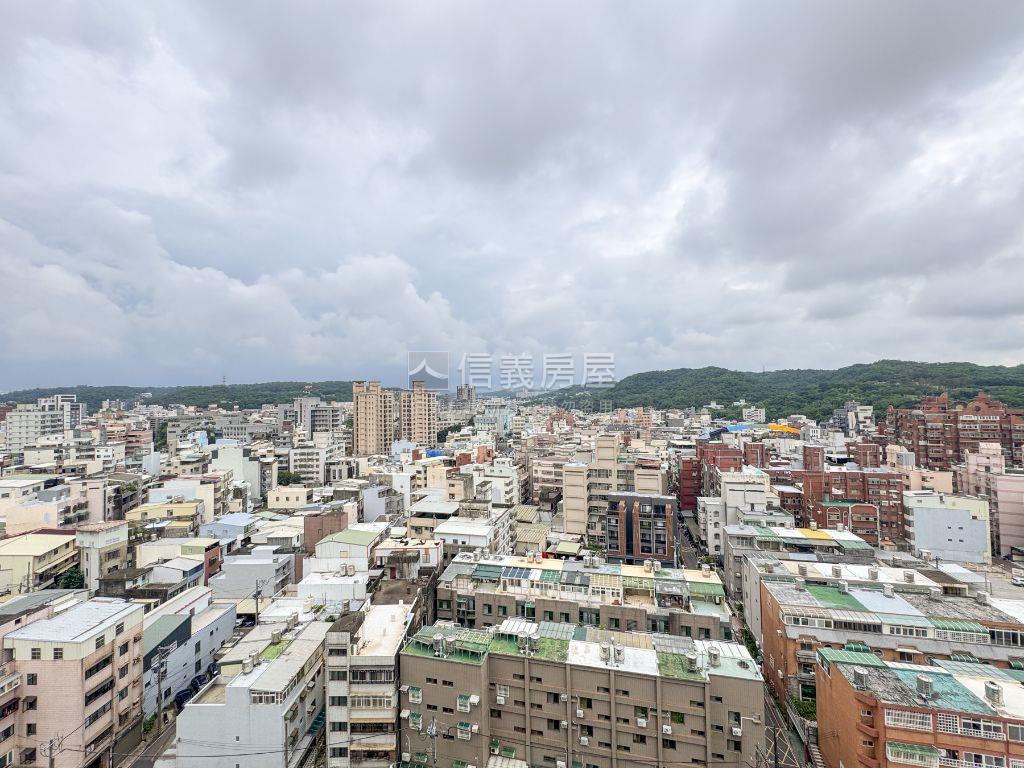 聚吉第Ｂ５次頂樓三房房屋室內格局與周邊環境