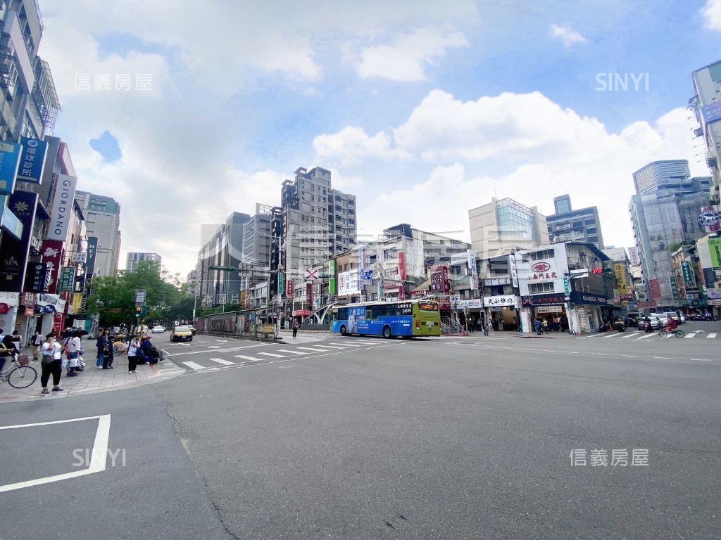 正信義路森林公園車位房屋室內格局與周邊環境