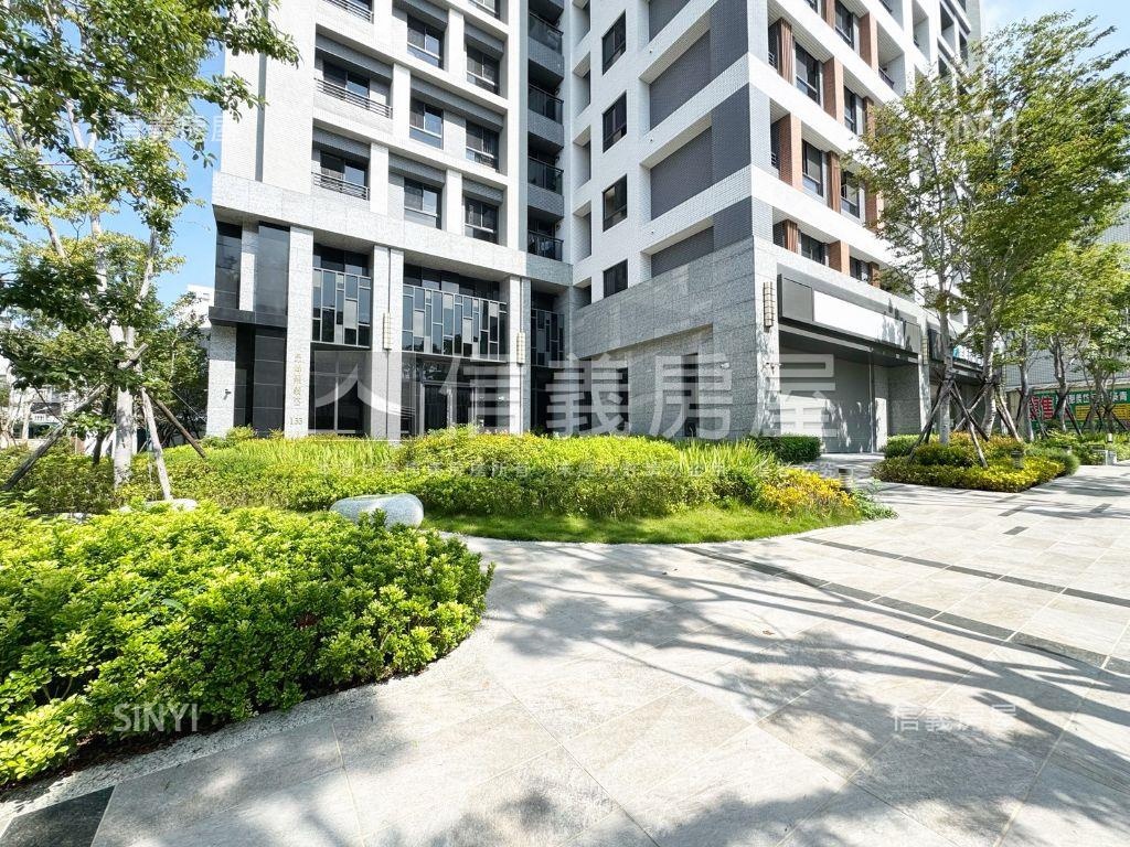 帥全新未住朝東南三房雙車房屋室內格局與周邊環境