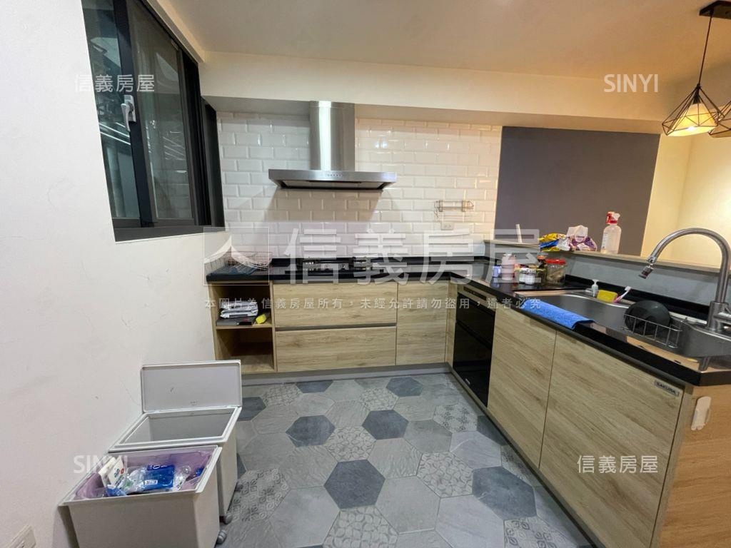 捷運黃金三樓美寓房屋室內格局與周邊環境