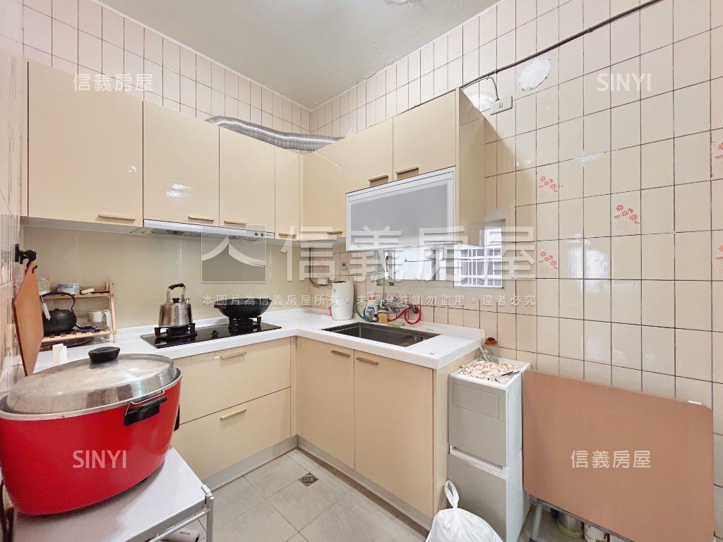 中信街稀有天然氣公寓四樓房屋室內格局與周邊環境