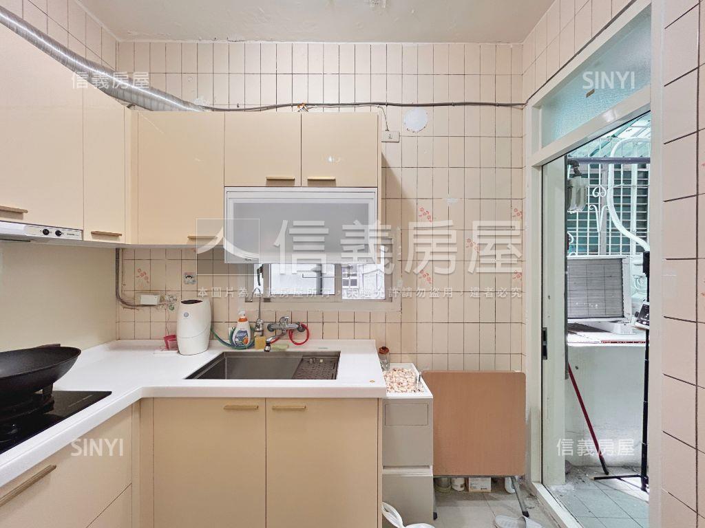 中信街稀有天然氣公寓四樓房屋室內格局與周邊環境