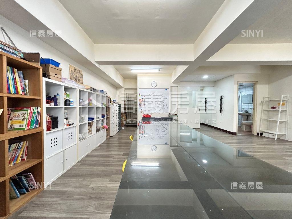 近向上路邊間大面寬金店面房屋室內格局與周邊環境