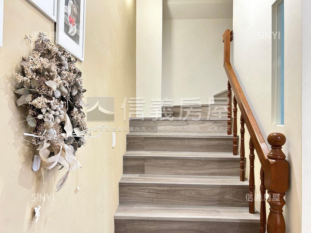 近向上路邊間大面寬金店面房屋室內格局與周邊環境