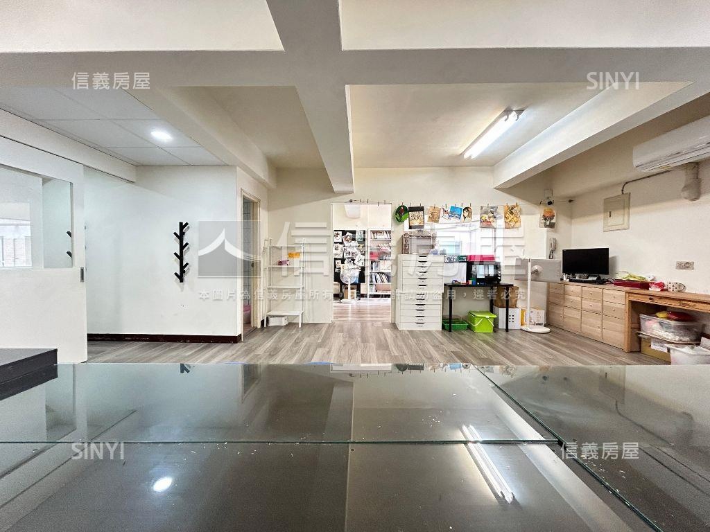 近向上路邊間大面寬金店面房屋室內格局與周邊環境