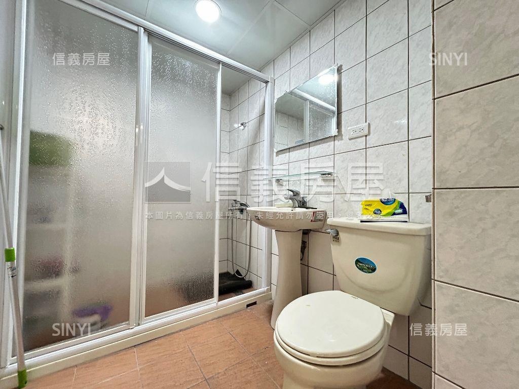 近向上路邊間大面寬金店面房屋室內格局與周邊環境