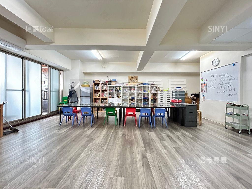 近向上路邊間大面寬金店面房屋室內格局與周邊環境