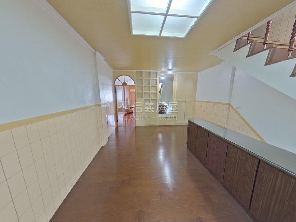 近南北管公園透天房屋室內格局與周邊環境